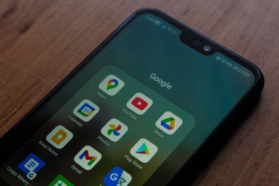 Pantalla de un movil Android con las aplicaciones de galeria y fotos